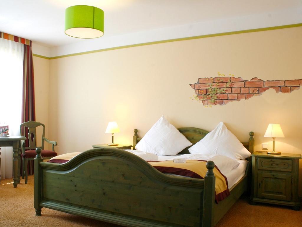 Hotel Speeter Weisenheim am Berg Extérieur photo