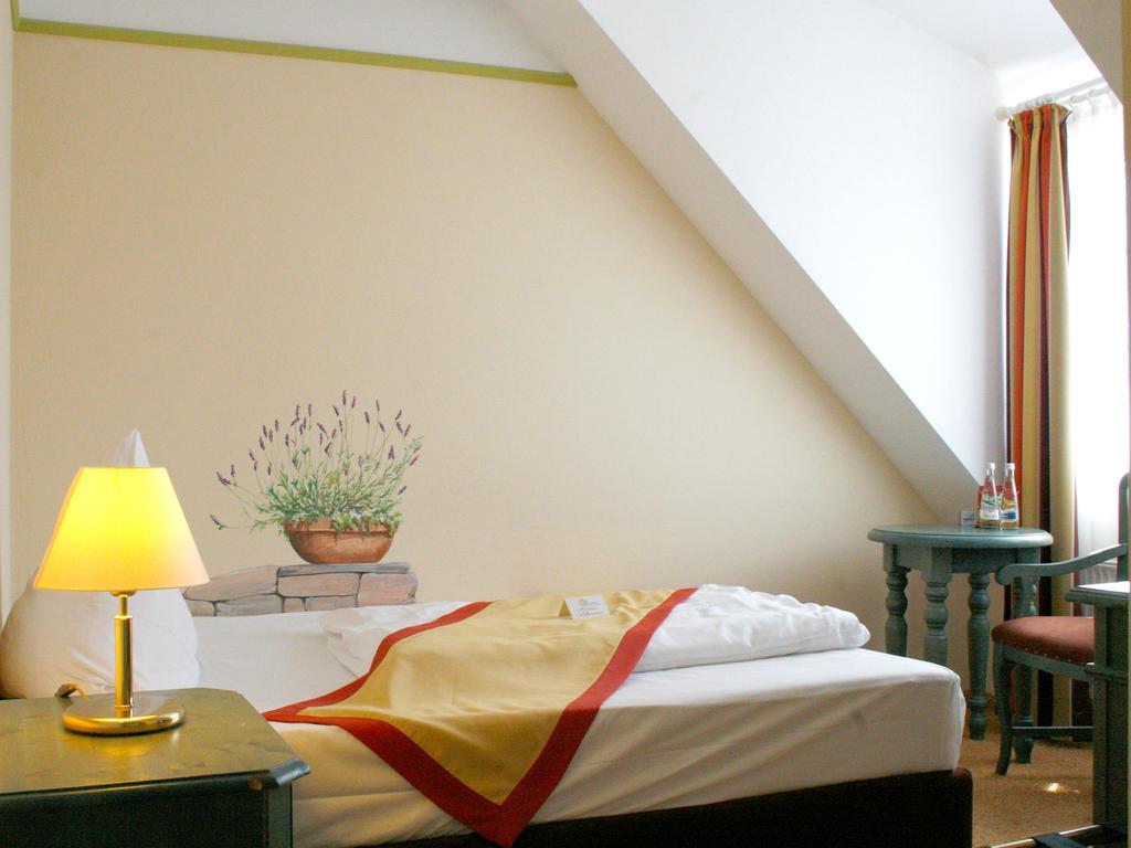 Hotel Speeter Weisenheim am Berg Extérieur photo