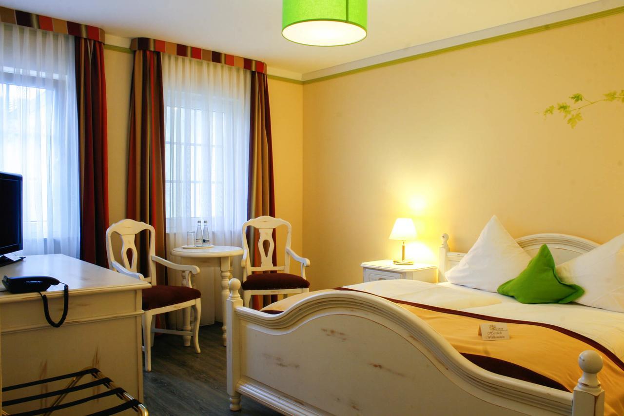 Hotel Speeter Weisenheim am Berg Extérieur photo