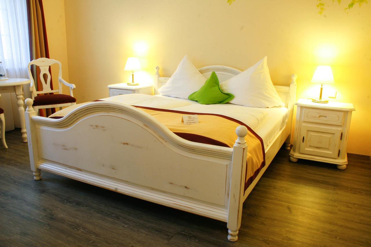 Hotel Speeter Weisenheim am Berg Extérieur photo