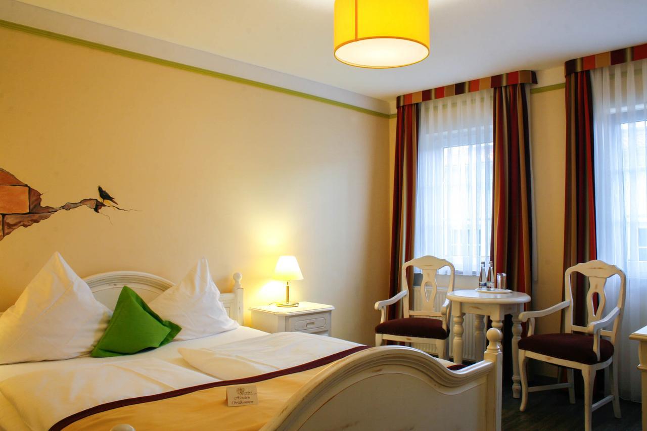 Hotel Speeter Weisenheim am Berg Extérieur photo